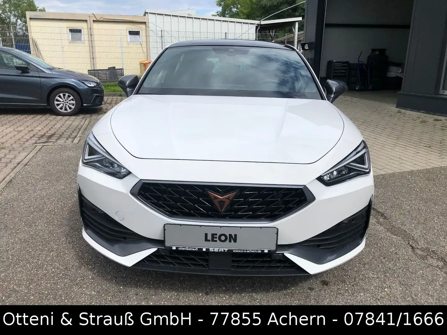 CUPRA Leon VZ 245PS e-Hybrid OPF/DSG/VisionPlus/Pano Bílá - 2