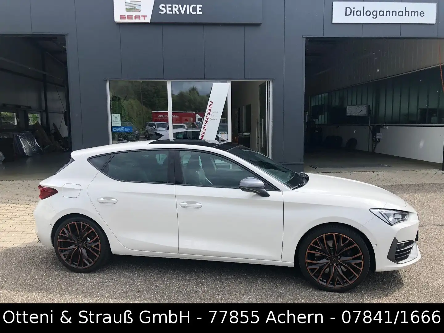 CUPRA Leon VZ 245PS e-Hybrid OPF/DSG/VisionPlus/Pano Bílá - 1