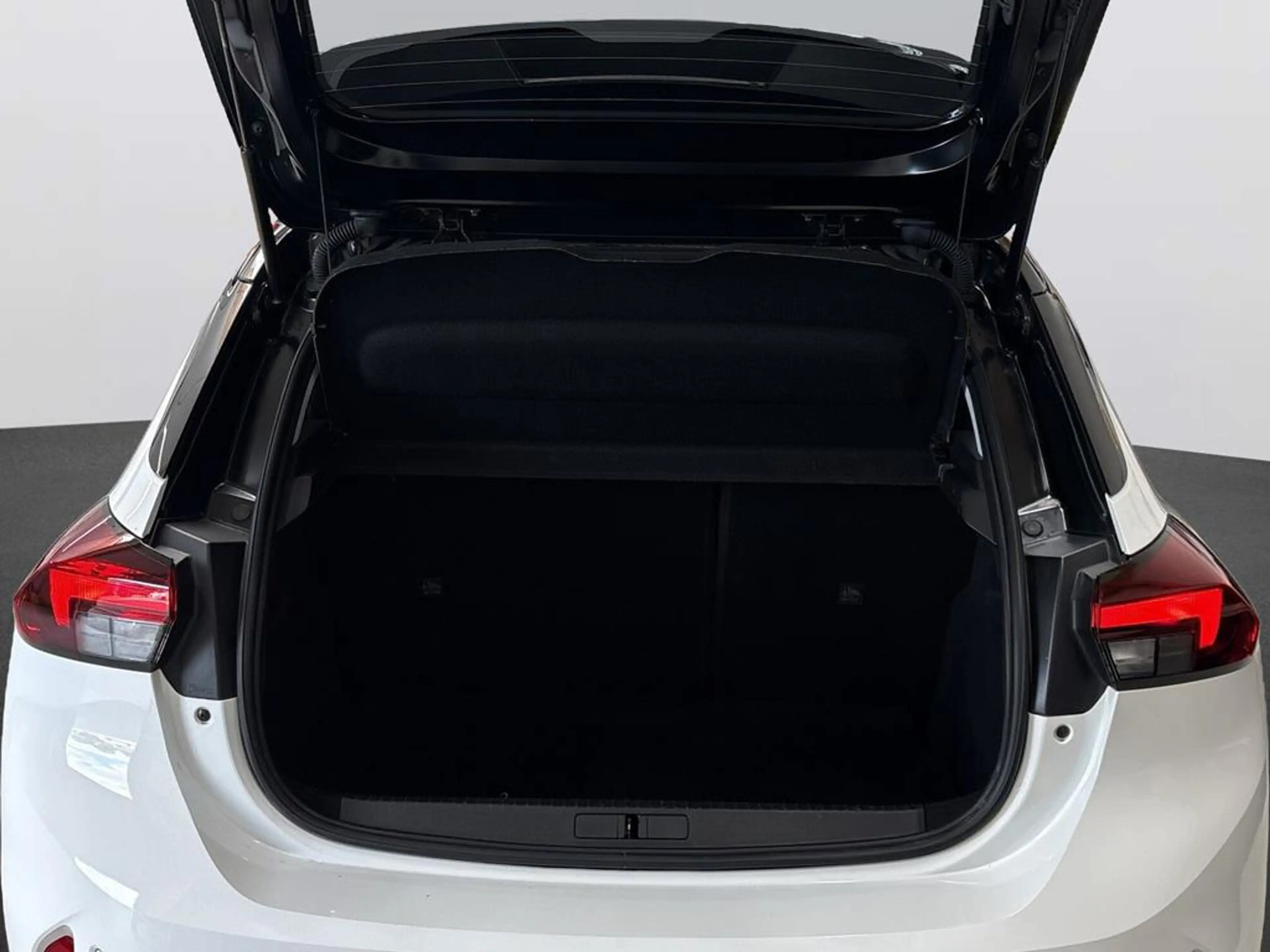 Opel Corsa F 1.2 Elegance — photo 7