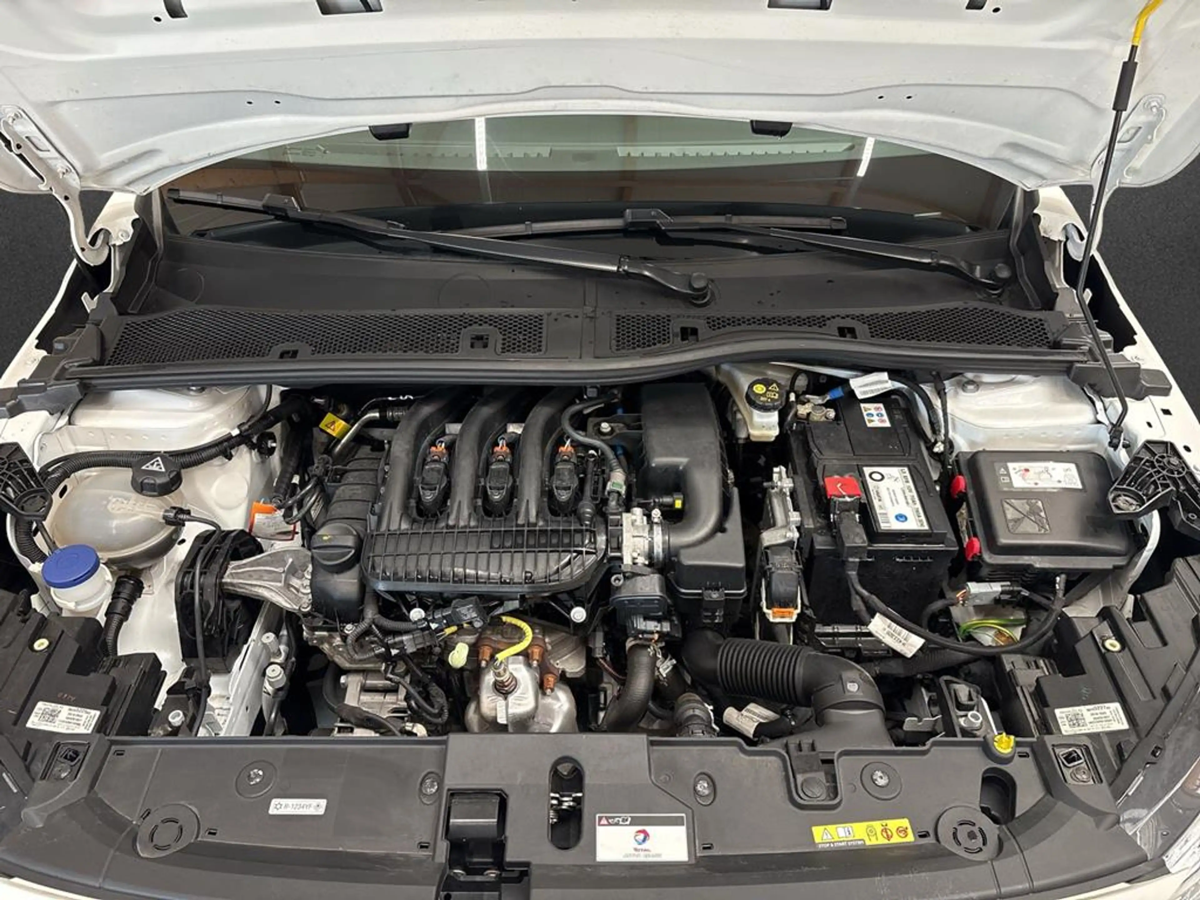 Opel Corsa F 1.2 Elegance — photo 5