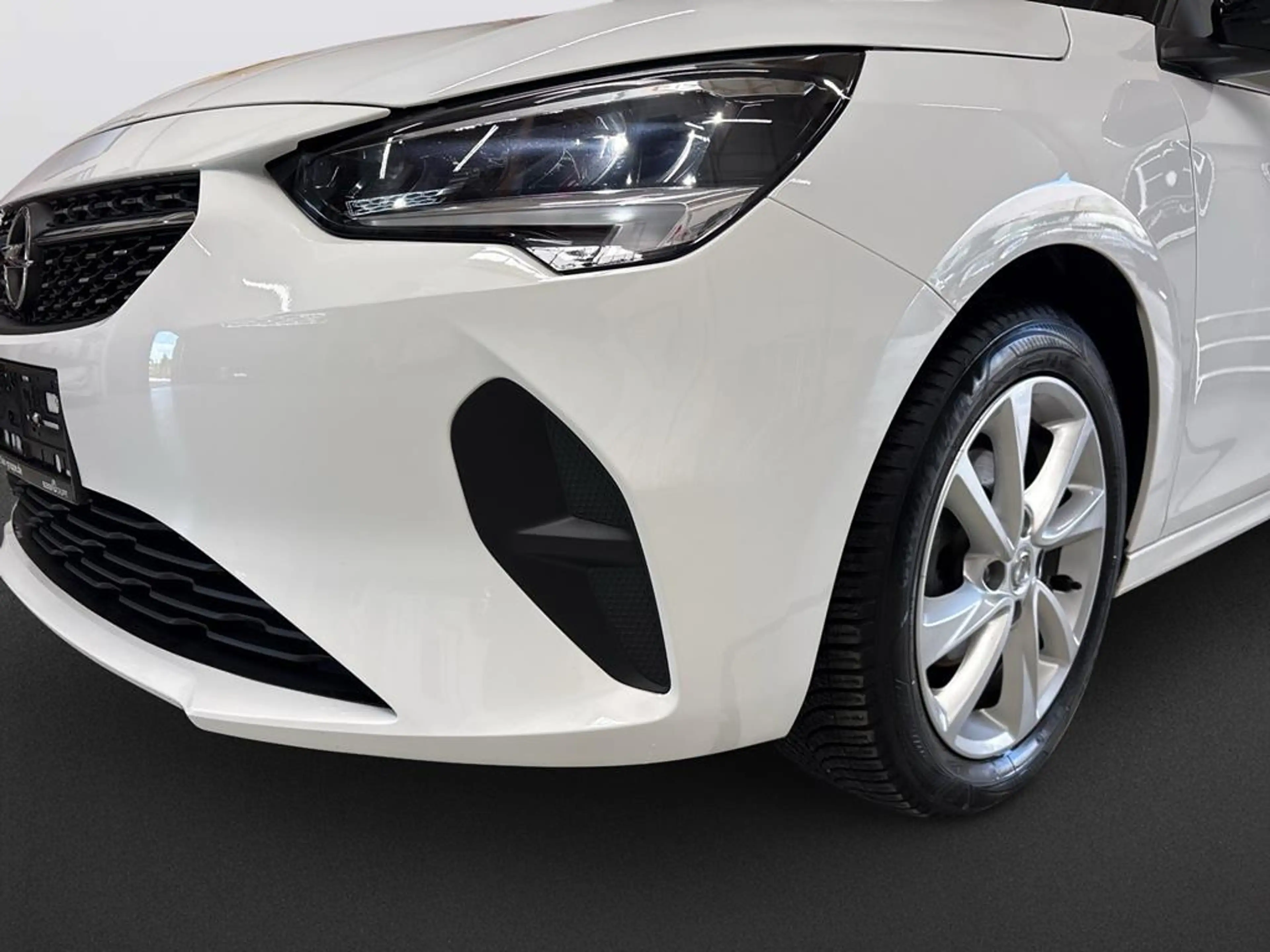 Opel Corsa F 1.2 Elegance — photo 9