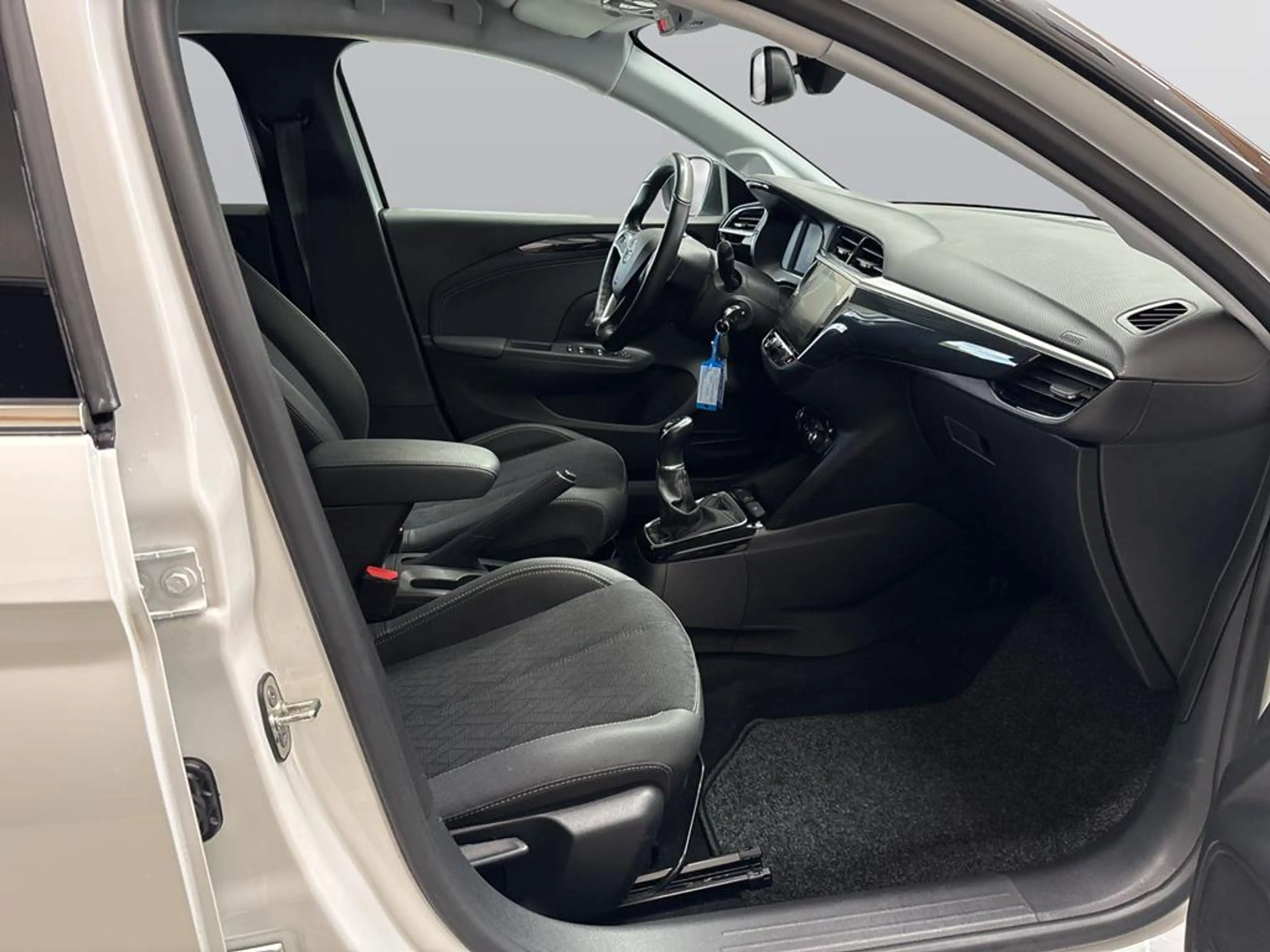 Opel Corsa F 1.2 Elegance — photo 11