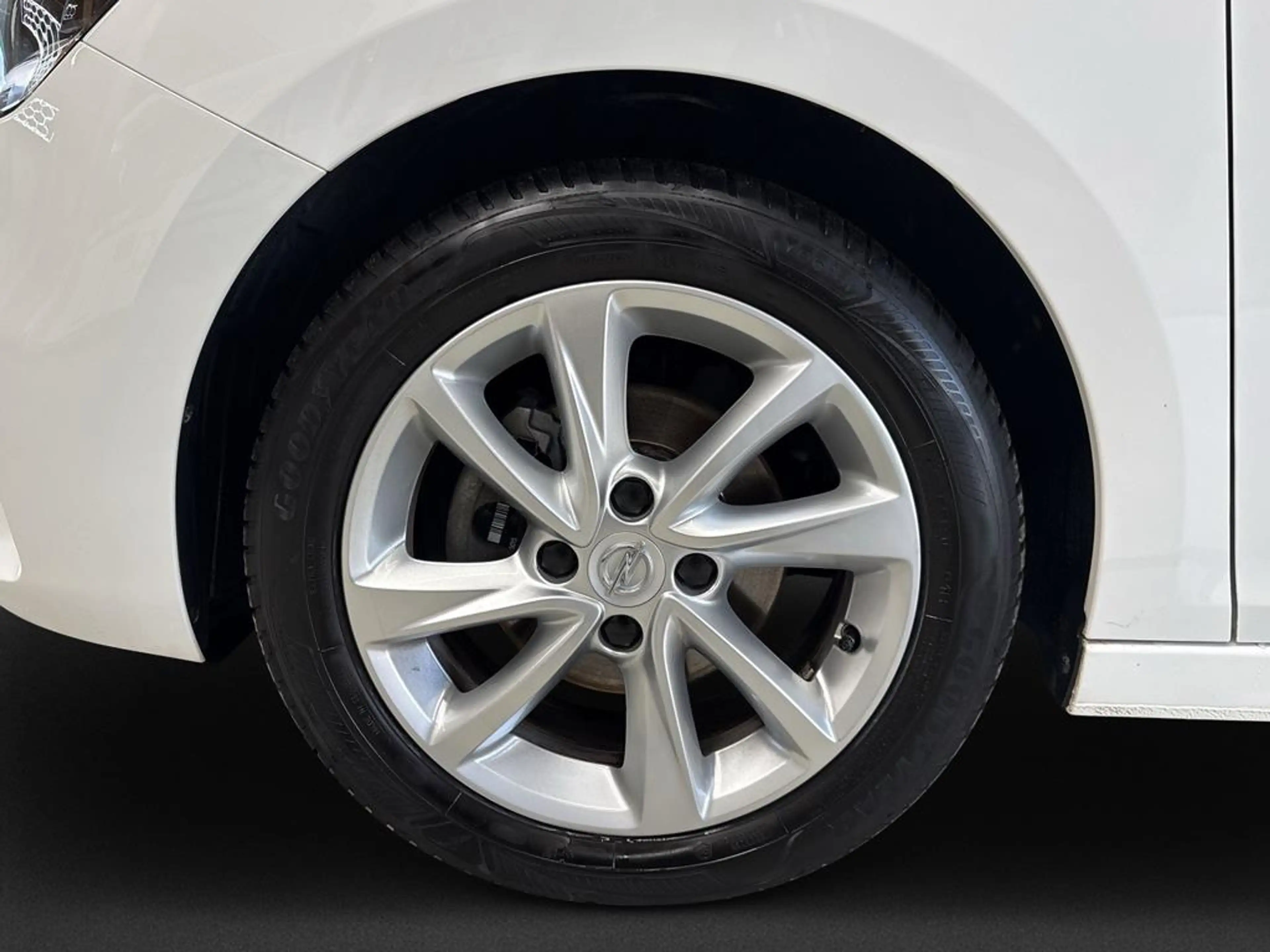 Opel Corsa F 1.2 Elegance — photo 8
