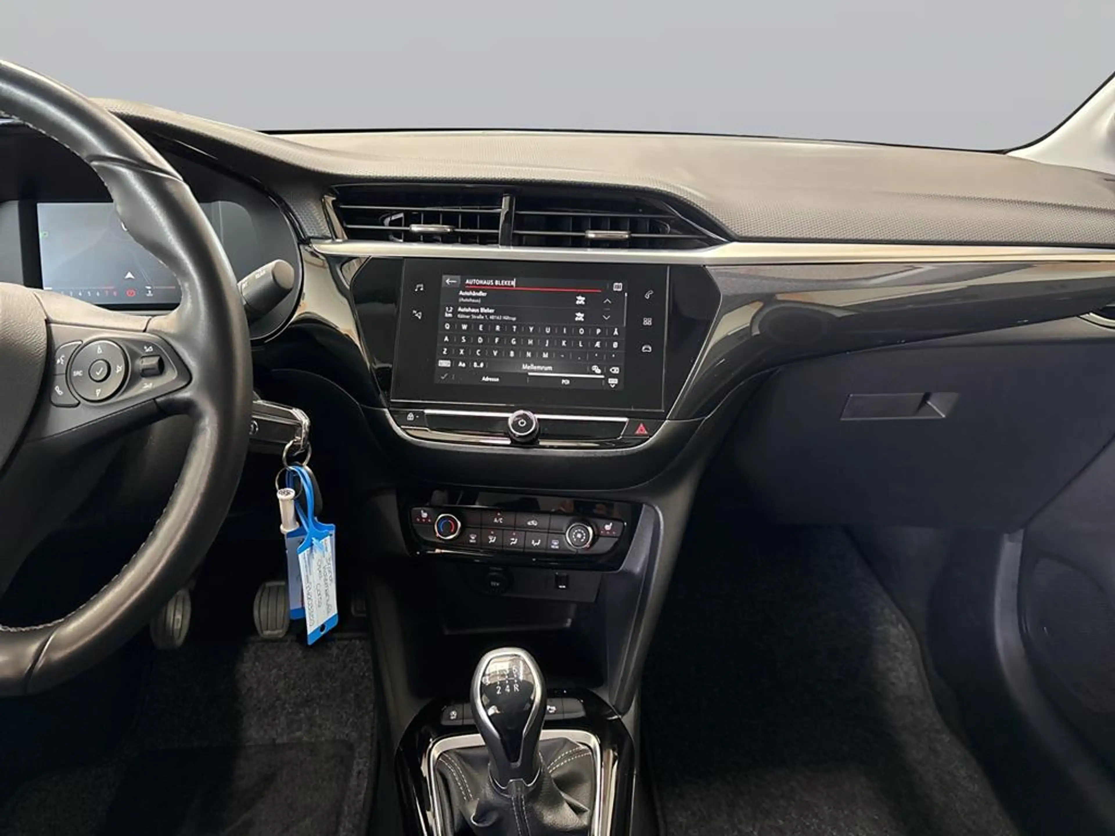 Opel Corsa F 1.2 Elegance — photo 12