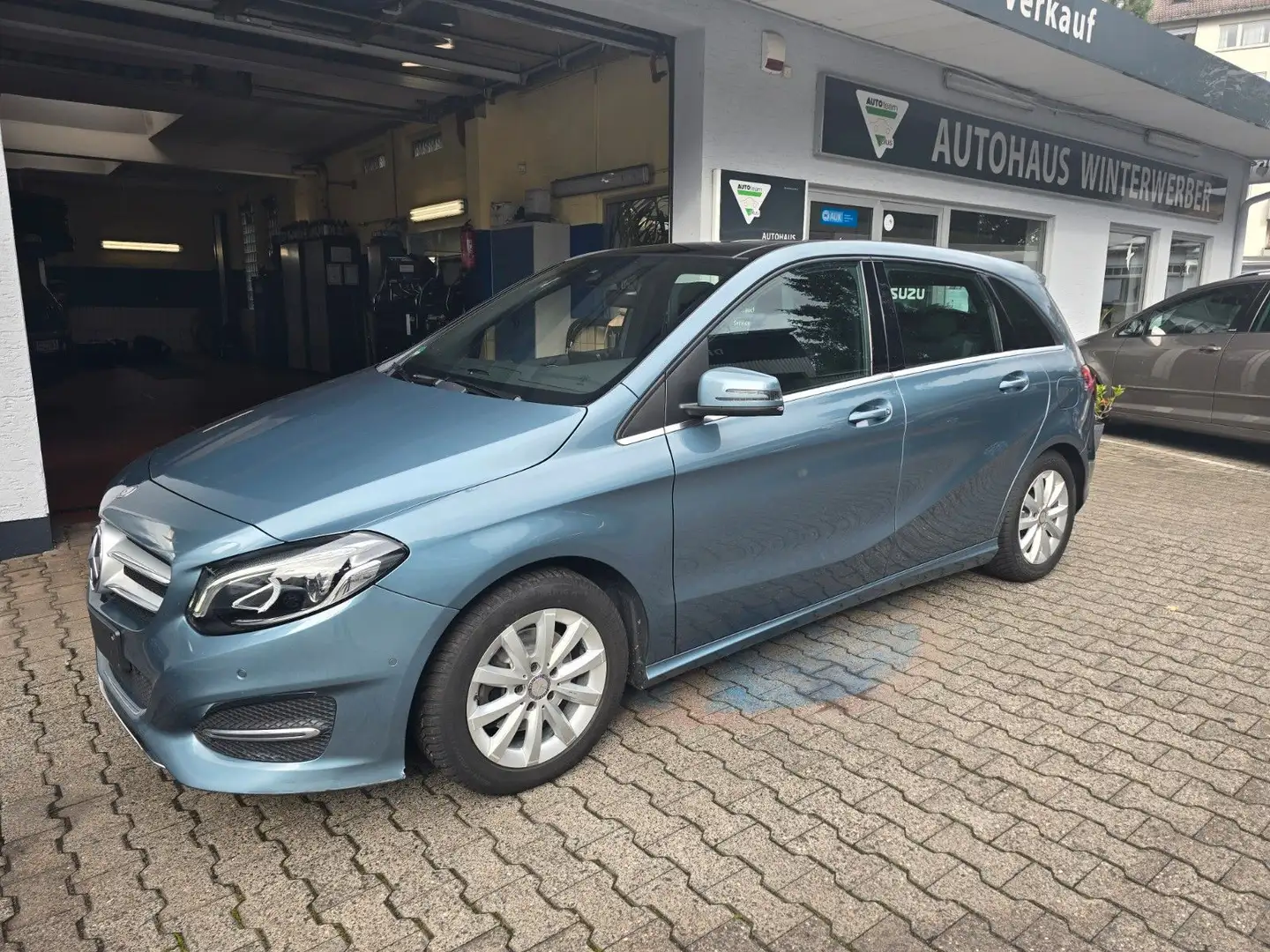 Mercedes-Benz B 220 4Matic NAVI*PANORAMA*KAMERA*1. HAND Blau - 1
