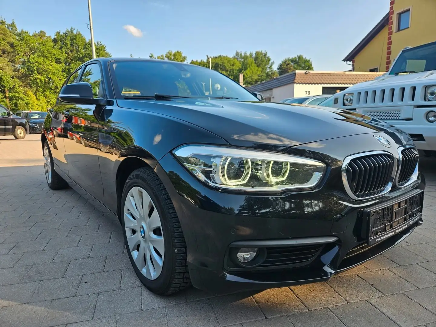BMW 116 Baureihe 1 Lim. 5-trg. 116 d Advantage Zwart - 1