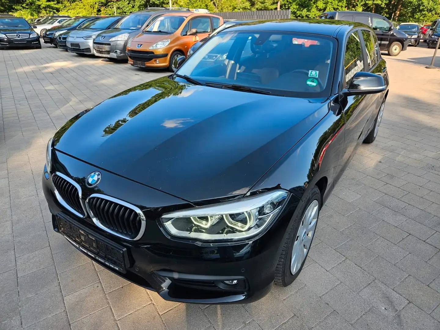 BMW 116 Baureihe 1 Lim. 5-trg. 116 d Advantage Zwart - 2