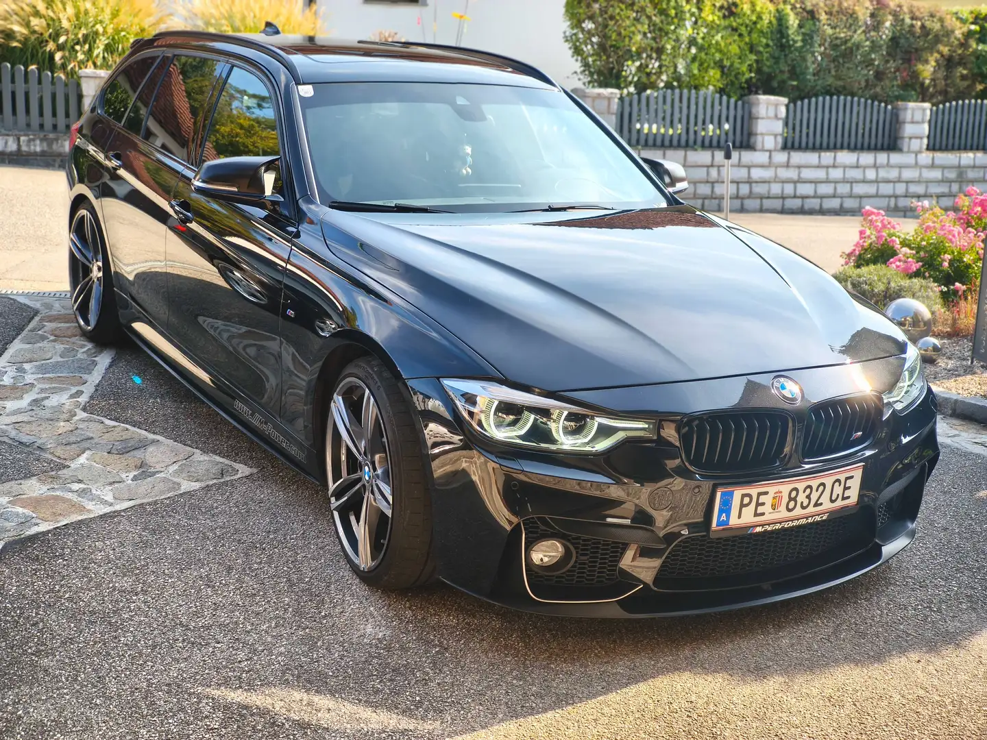 BMW 330 330d Touring M Sport Aut. M Sport Schwarz - 1