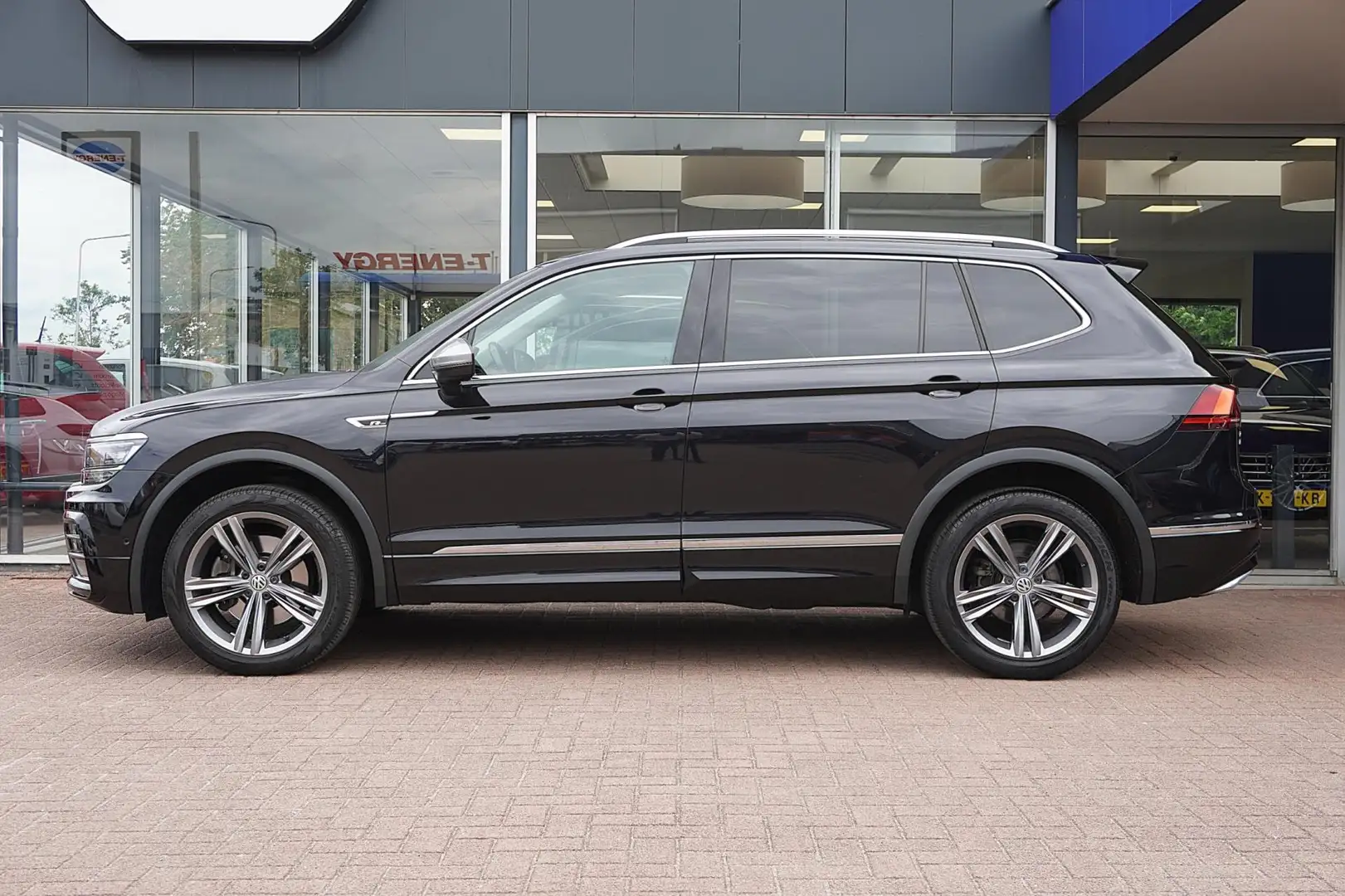 Volkswagen Tiguan Allspace 2.0 TSI 4Motion Highline Business Rline 7persoons Zwart - 2