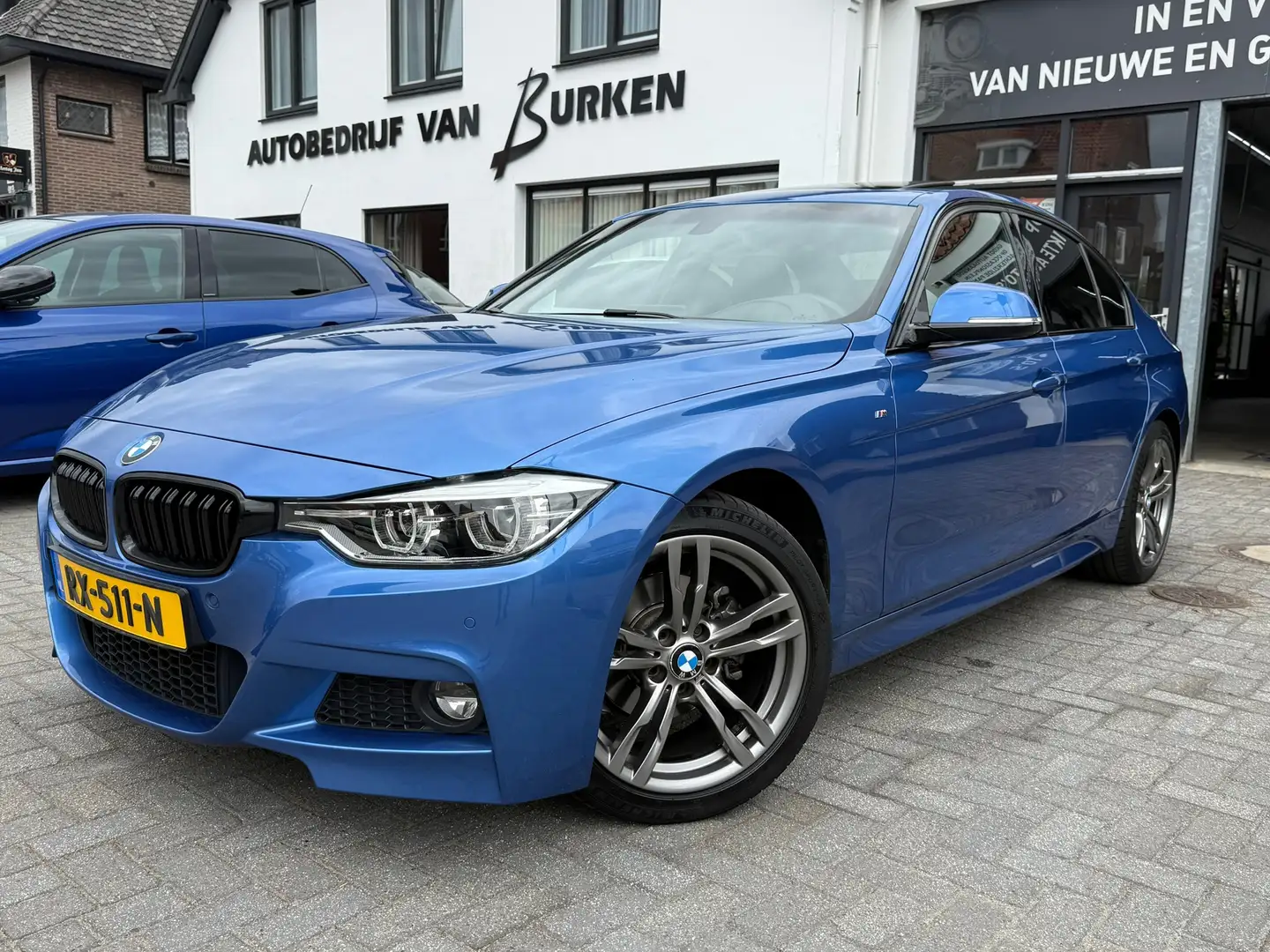 BMW 320 3-serie 320i High Executive M pakket, Panoramadak, Blauw - 1