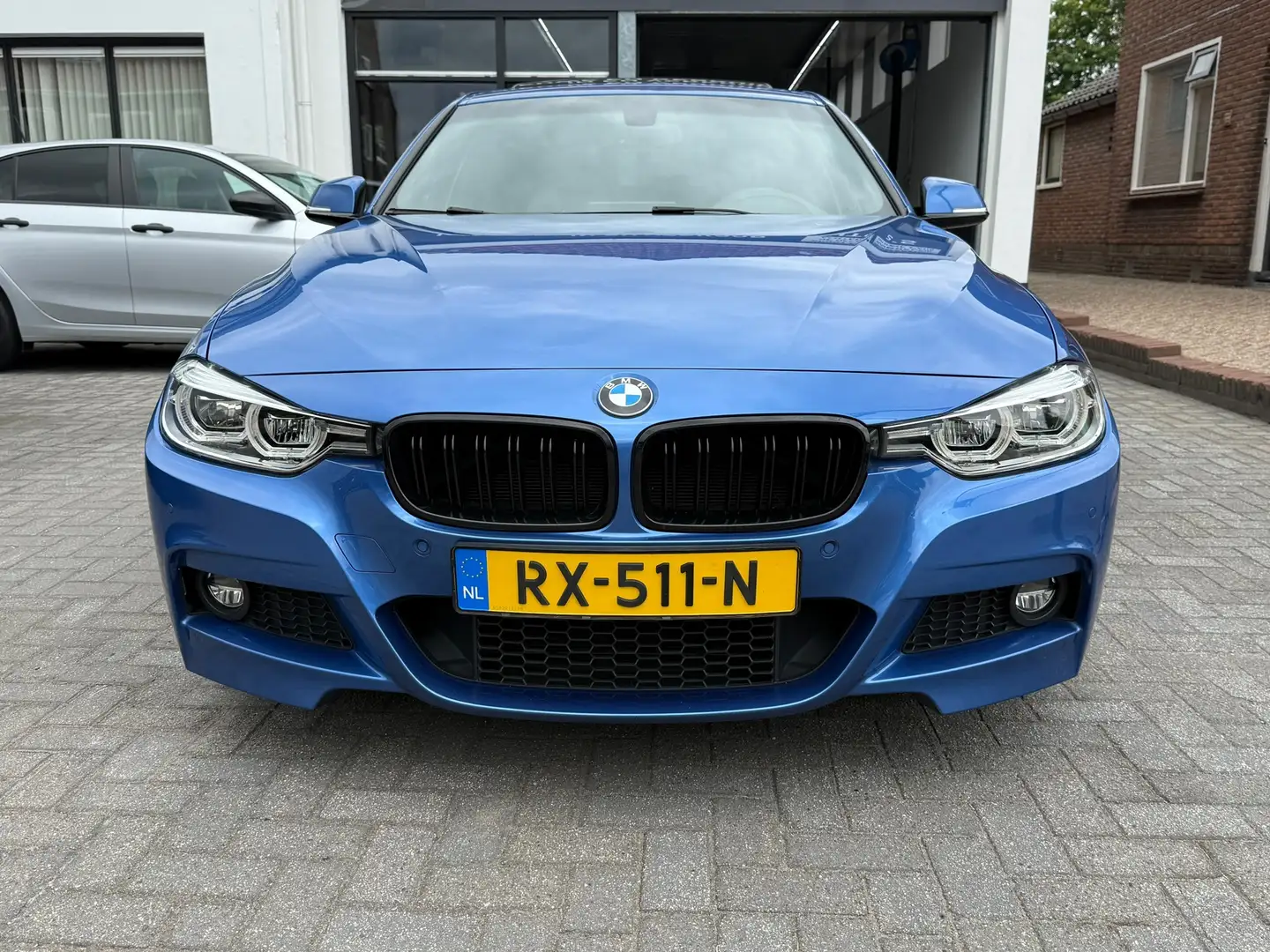 BMW 320 3-serie 320i High Executive M pakket, Panoramadak, Blauw - 2