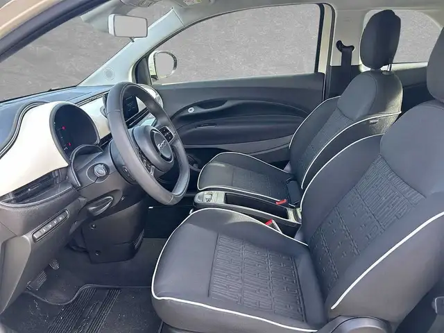 Fiat 500E view 6