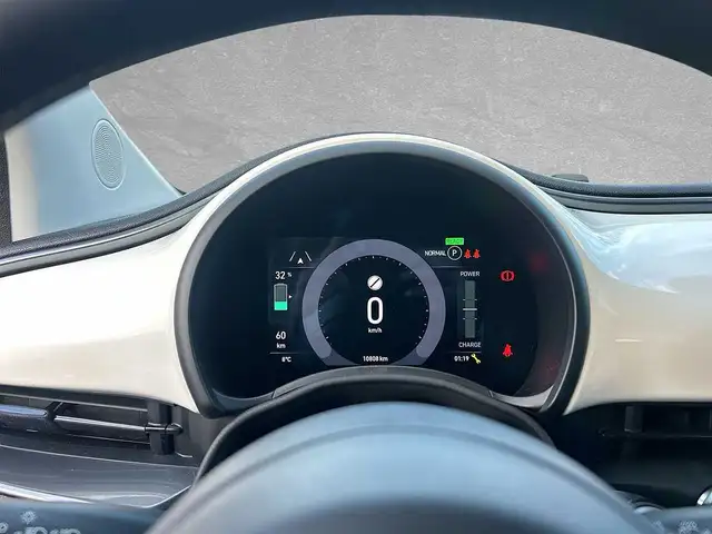 Fiat 500E view 14