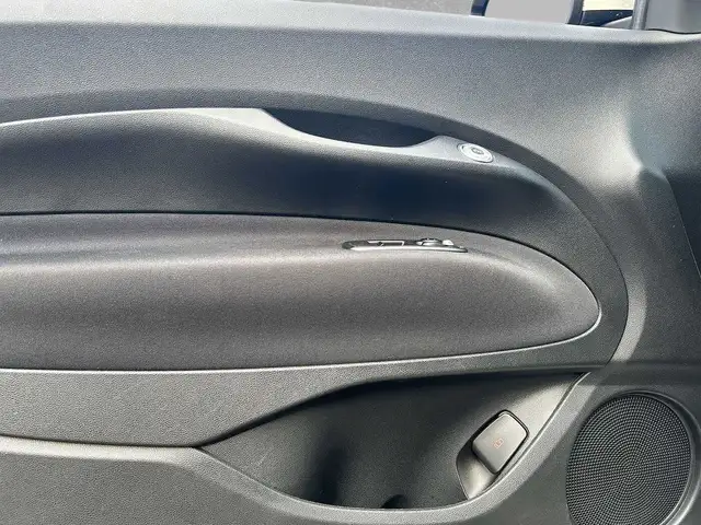 Fiat 500E view 5