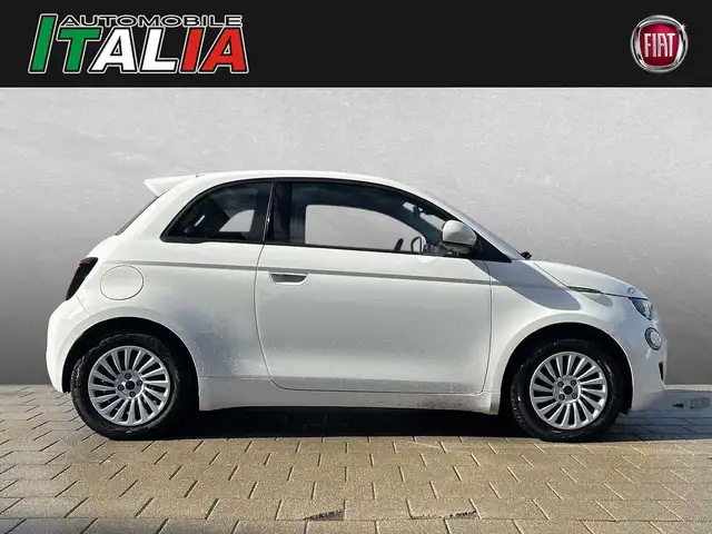 Fiat 500E view 3