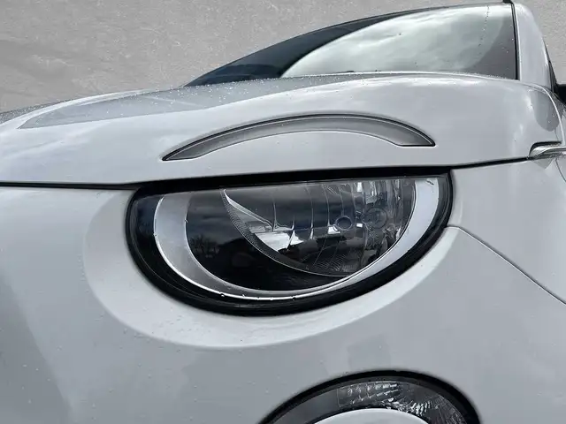 Fiat 500E view 13