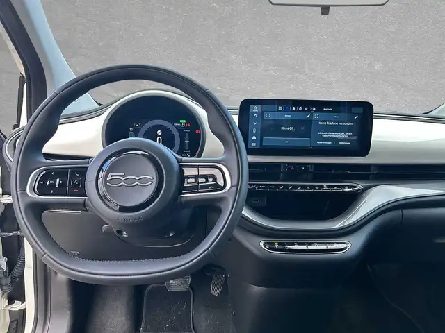 Fiat 500E view 7