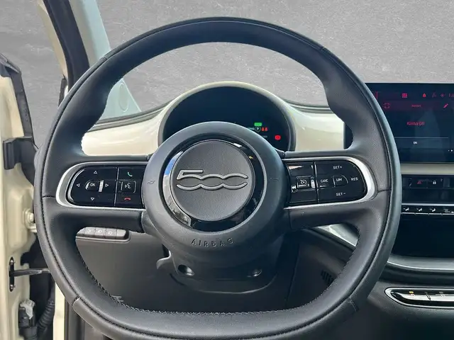 Fiat 500E view 11