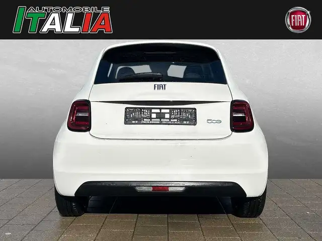 Fiat 500E view 4