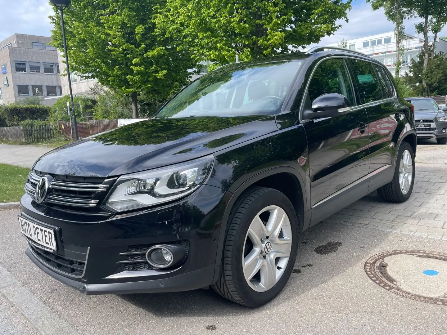 Volkswagen Tiguan Sport & Style 4Motion Allrad Negro - 1