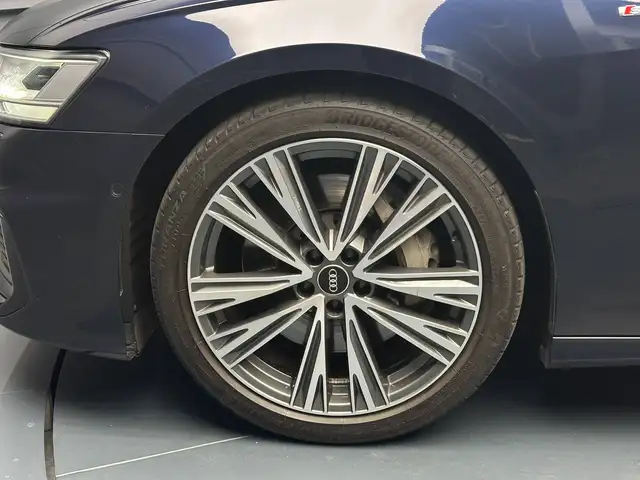 Audi A6 Avant view 9