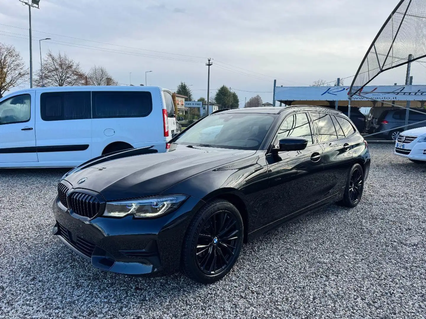 BMW 320 d xDrive Touring Sport Noir - 2
