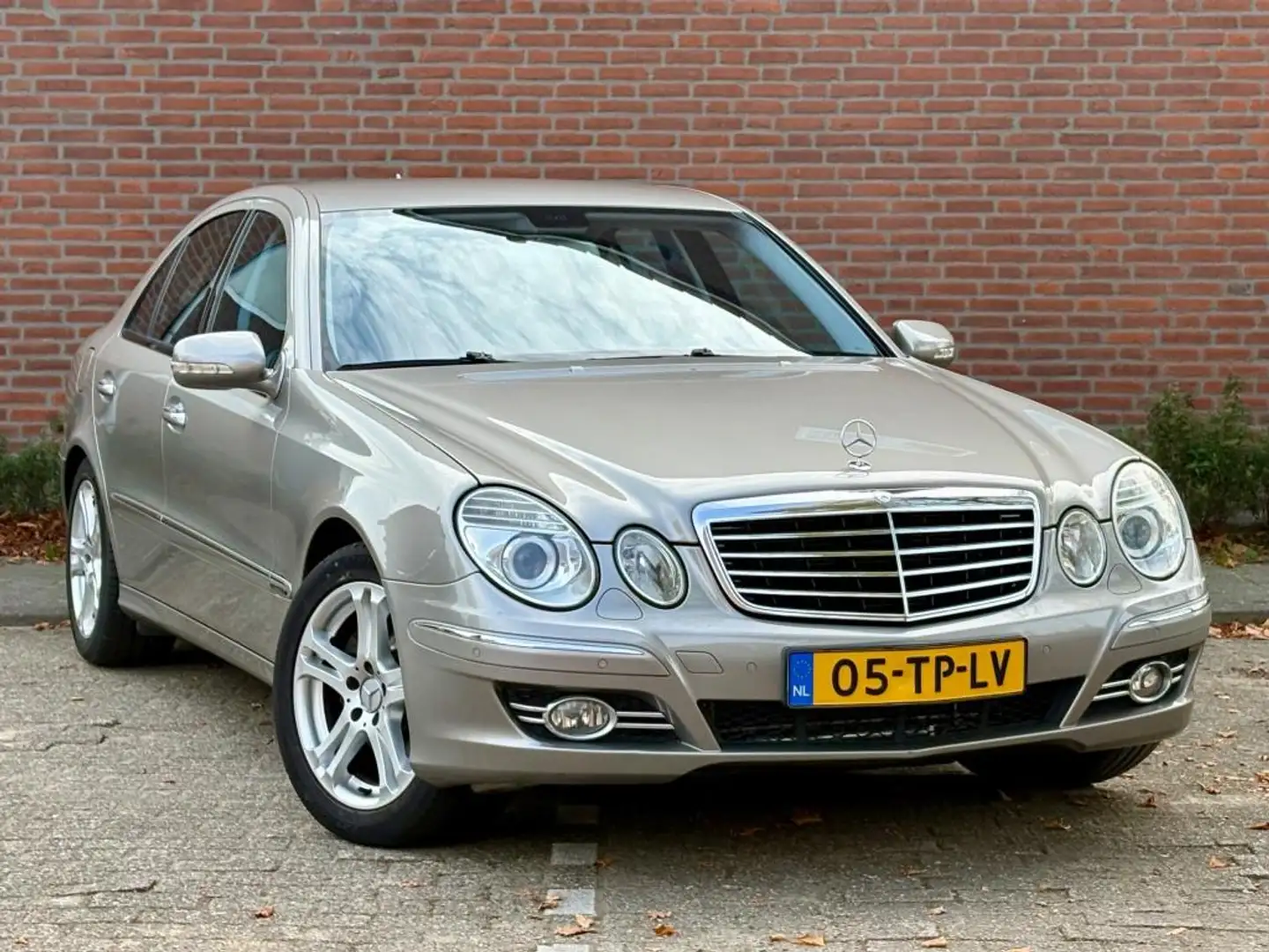Mercedes-Benz E 280 Avantgarde 4-Matic Gris - 2