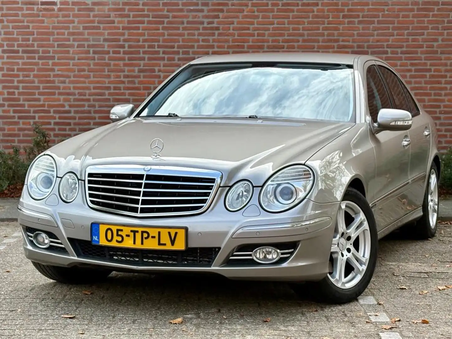 Mercedes-Benz E 280 Avantgarde 4-Matic Gris - 1