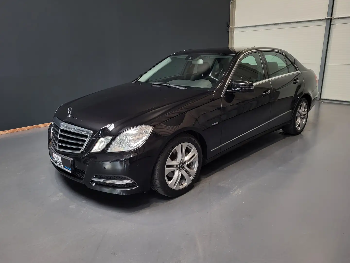 Mercedes-Benz E 200 CGI Avantgarde * Navi| Teilleder| PDC* Schwarz - 1