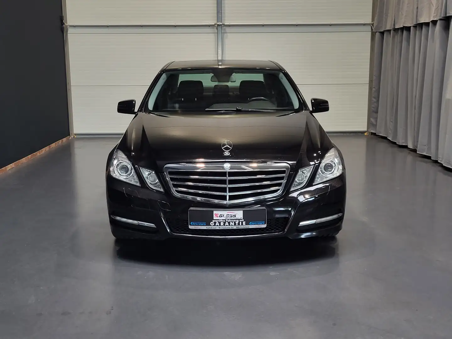 Mercedes-Benz E 200 CGI Avantgarde * Navi| Teilleder| PDC* Schwarz - 2