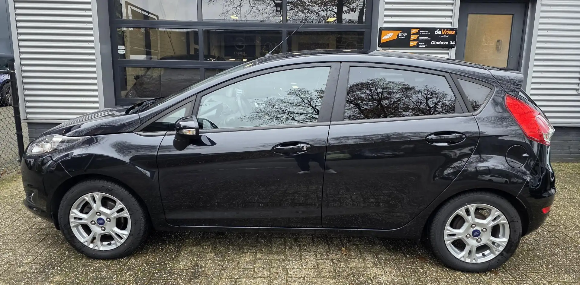 Ford Fiesta 1.0 EcoBoost Titanium **5DRS-CLIMA-BLEUTOOTH** Negru - 2