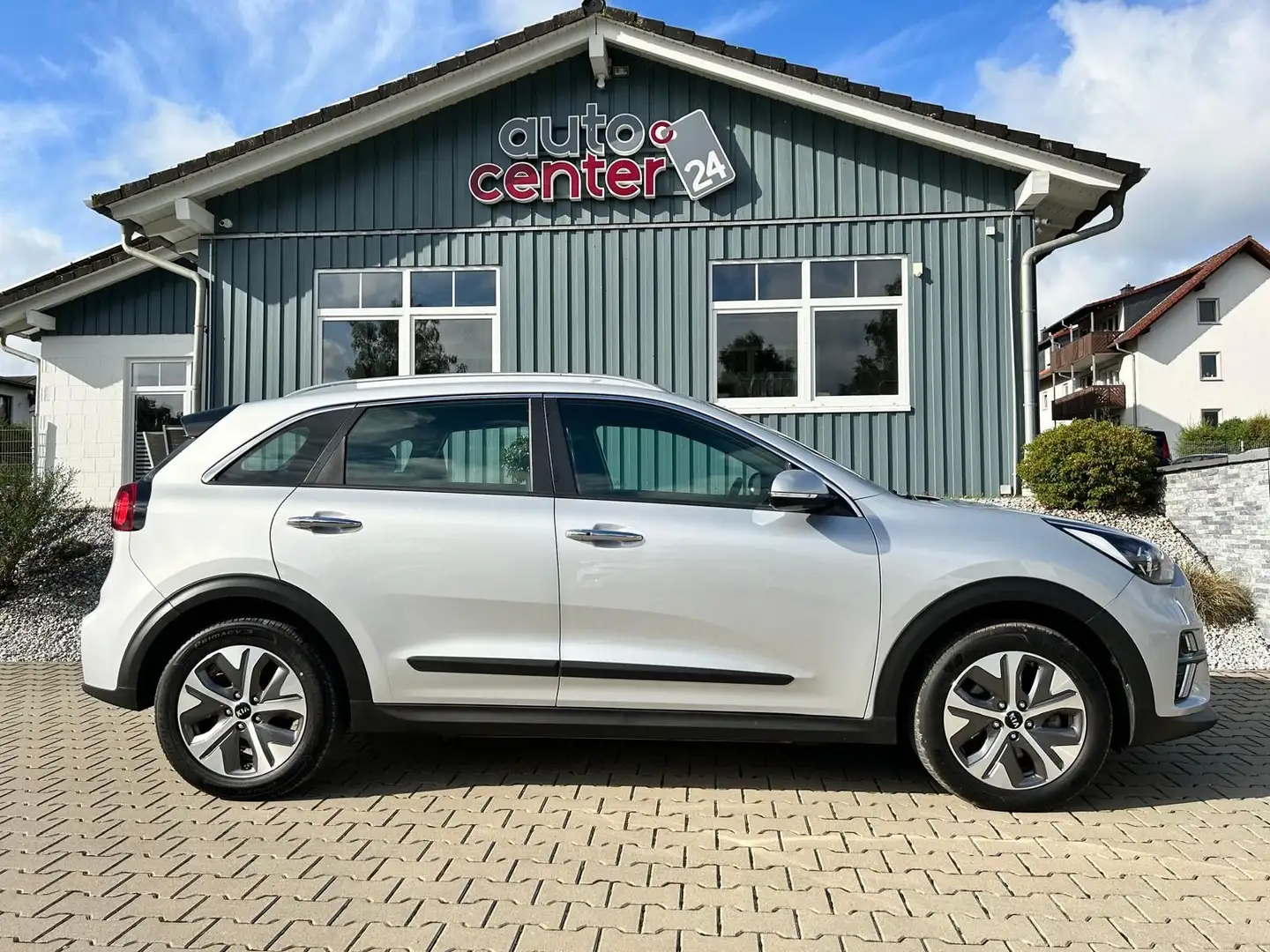 Kia Niro e-Niro°64 kWh°Leder°CCS°Kamera°1.Hand Silber - 1