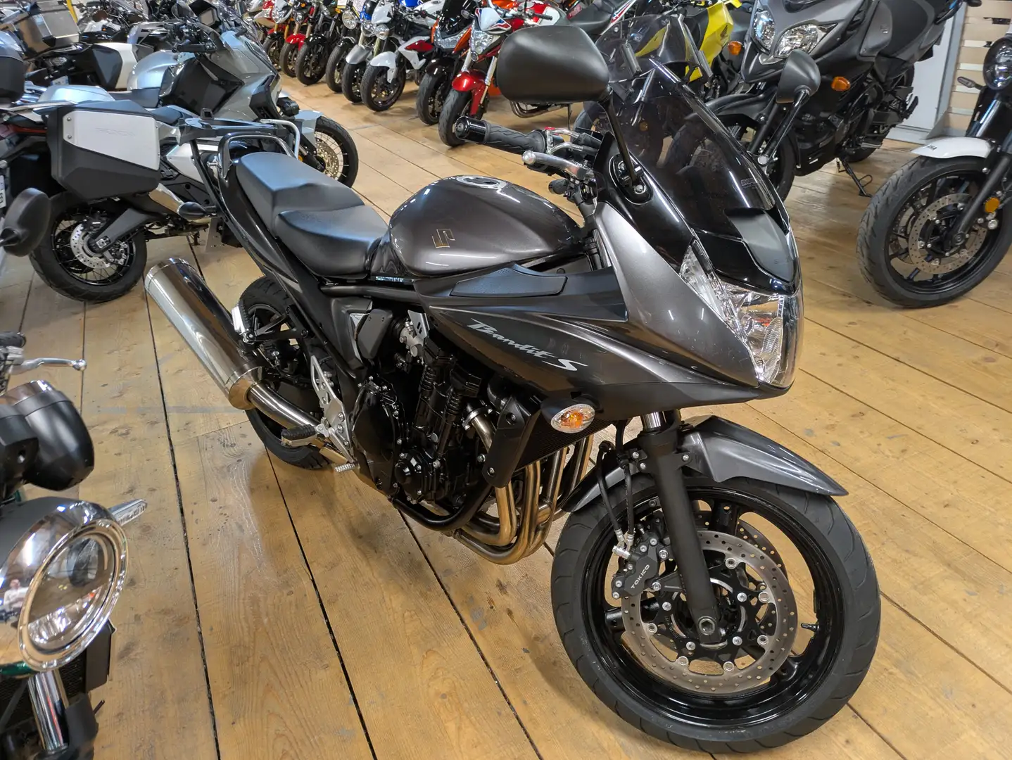 Suzuki GSF 650 Gris - 1