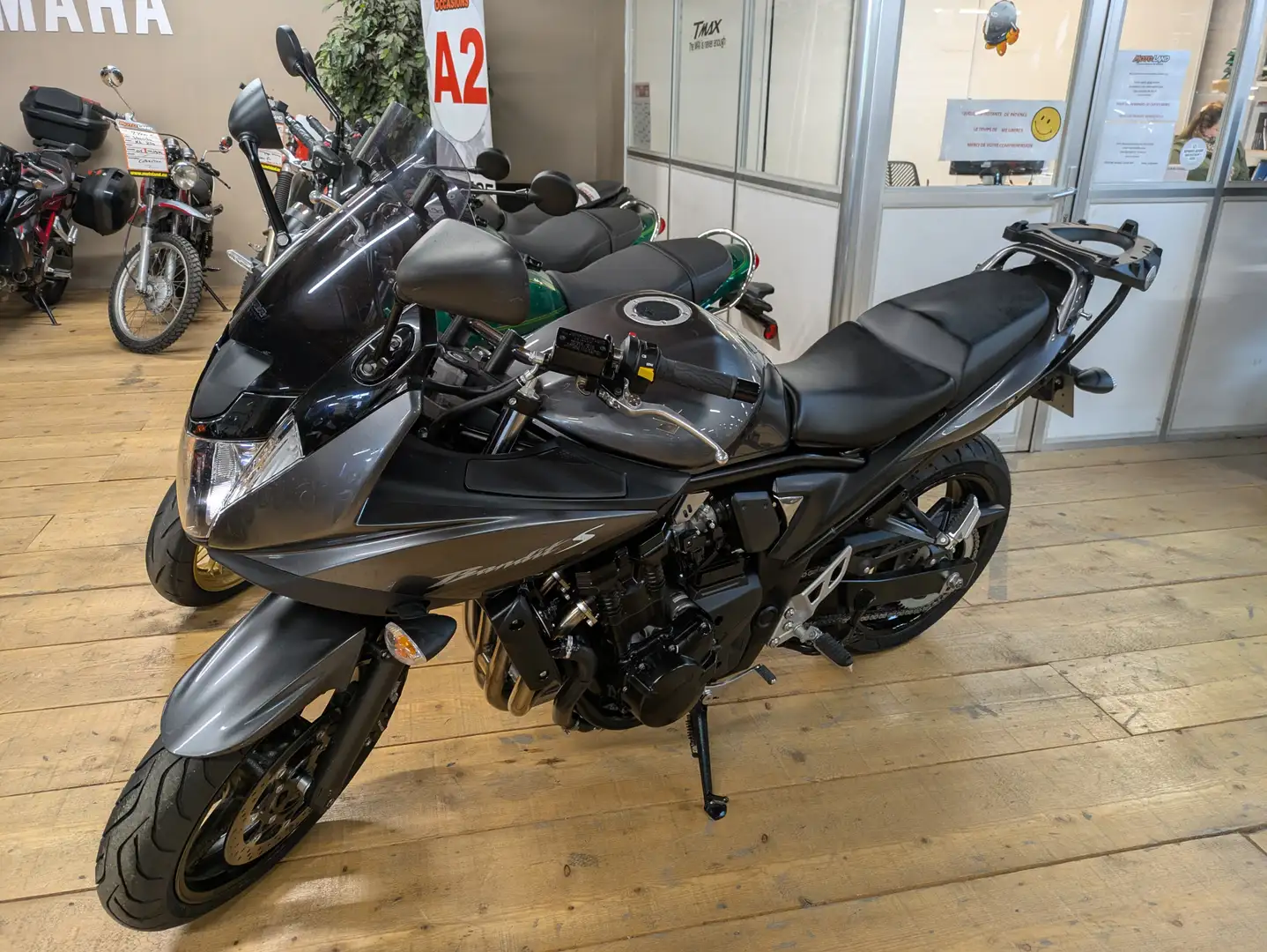 Suzuki GSF 650 Gris - 2