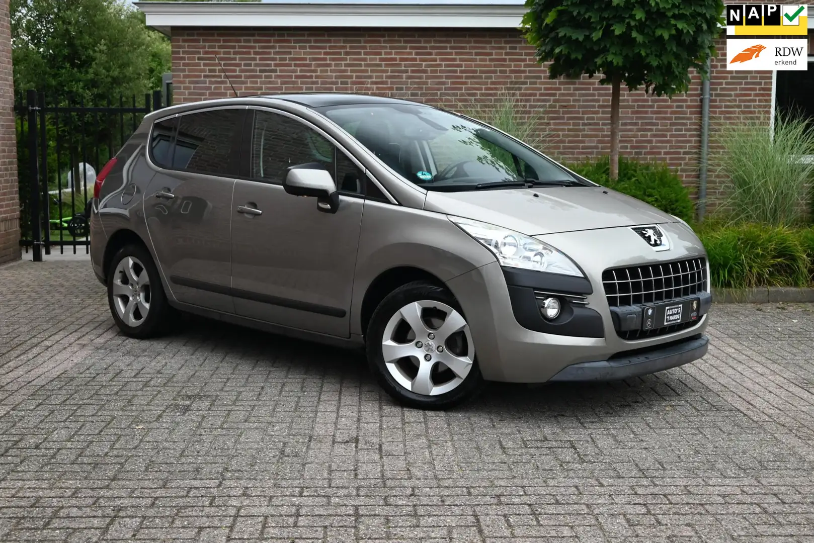 Peugeot 3008 1.6 VTi ST 120 PK NL Auto Trekhaak Cruise Clima Na Grijs - 1