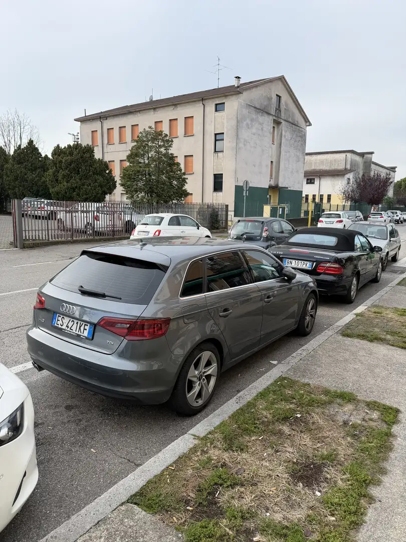 Audi A3 2.0 TDI Sportback S tronic Attraction - 2