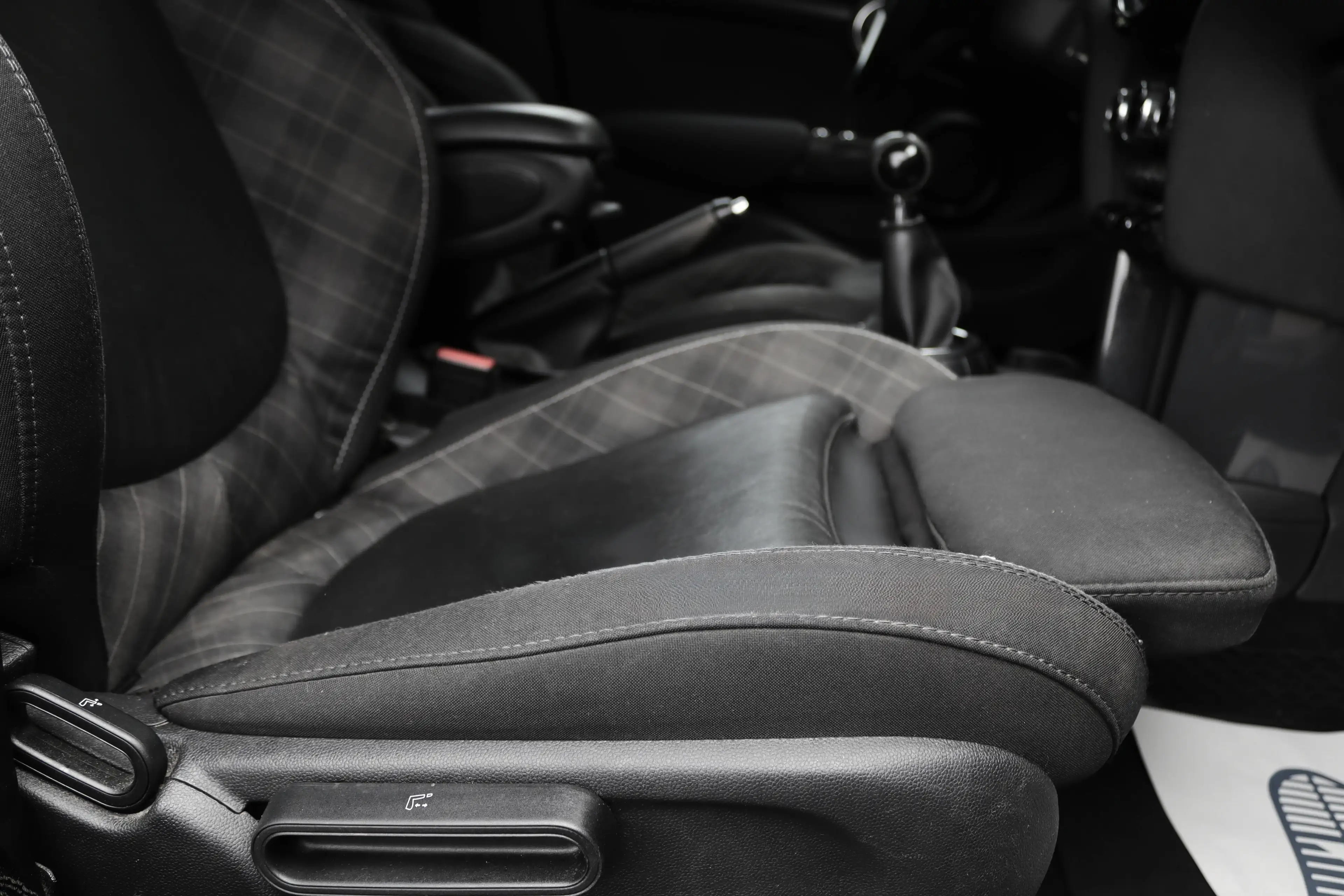 MINI Cooper D Mini 1.5 D Cooper ZetelV ParkS Navi Garantie* — photo 8
