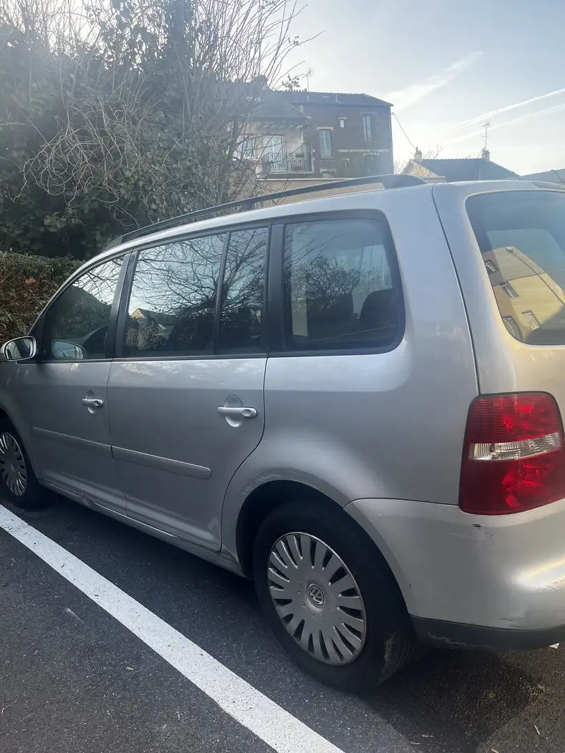 Volkswagen Touran Confort 5pl Gris - 2