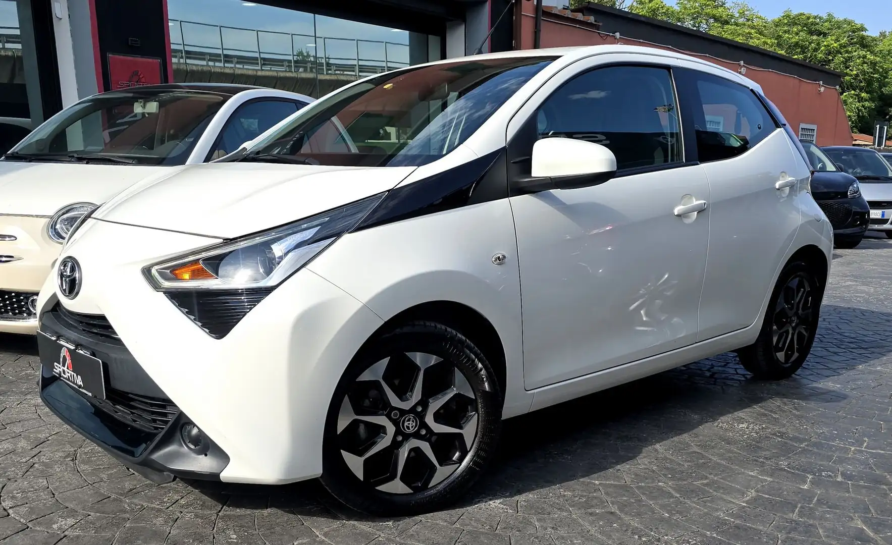 Toyota Aygo 11000 KM PARI AL NUOVO! Connect 1.0 VVT-i 72 CV 5 Bianco - 1