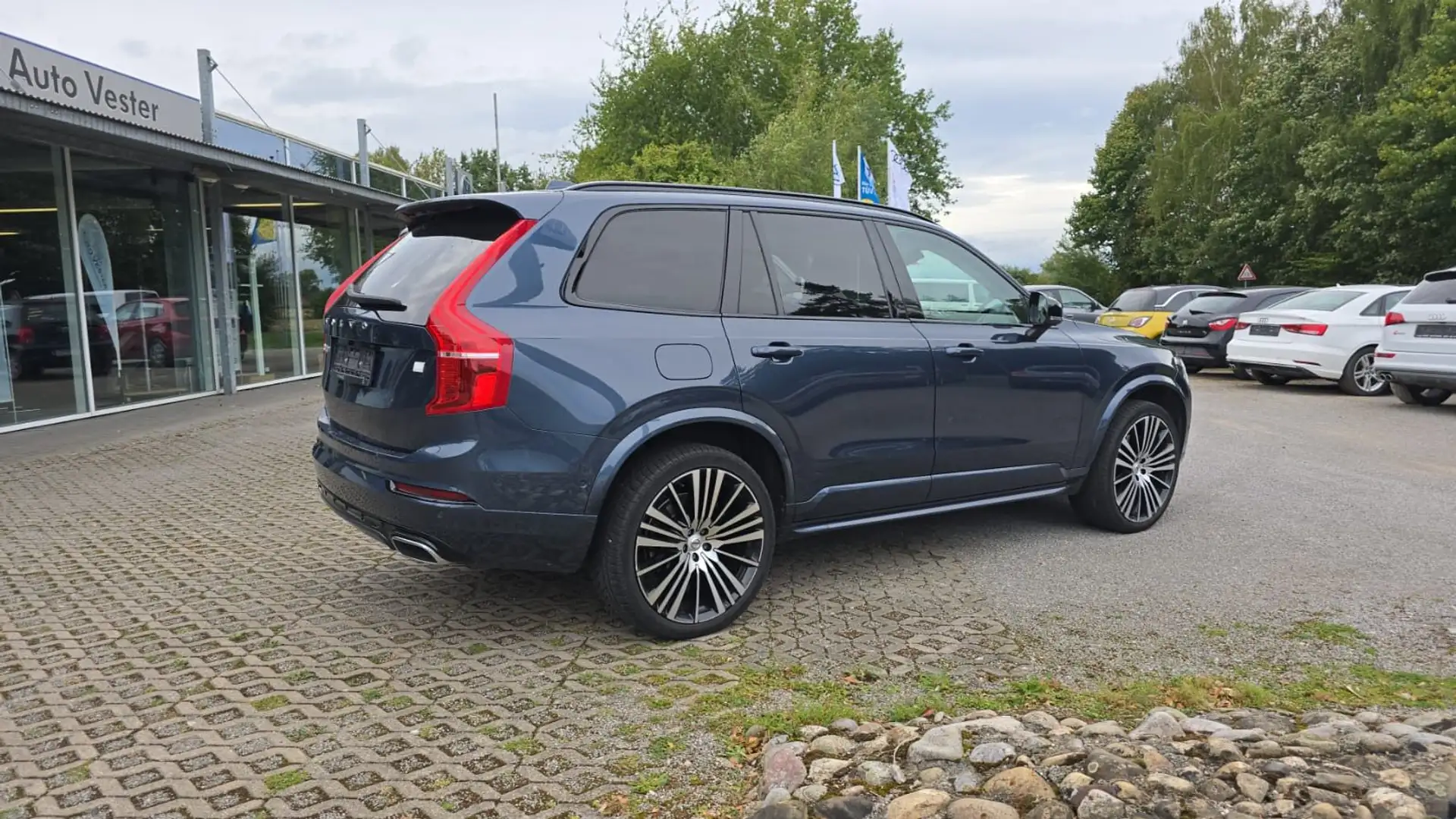 Volvo XC90 R Expr. Recharge AHK Air Pano HuD ACC 7 Si Blau - 2