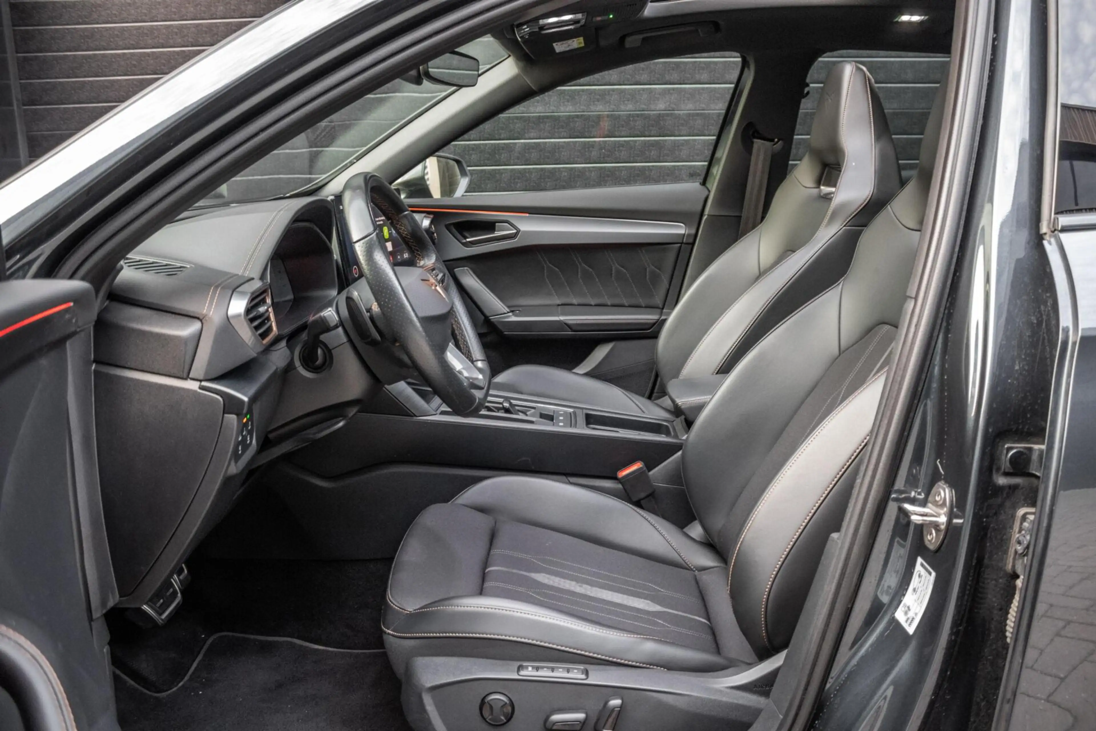 CUPRA Formentor 1.4 e-Hybrid VZ-Performance | PANO | CARPLAY | SCH — photo 24