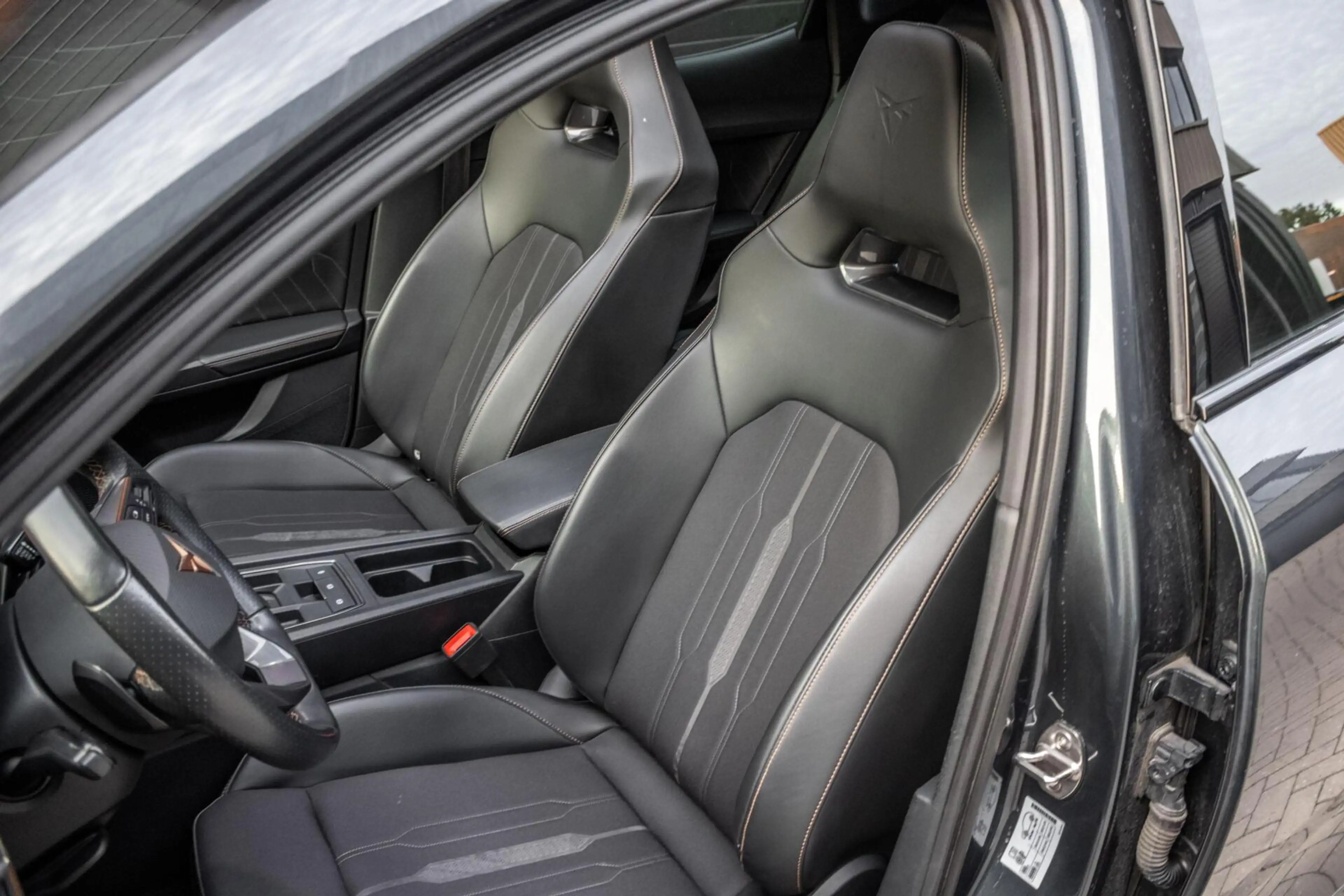 CUPRA Formentor 1.4 e-Hybrid VZ-Performance | PANO | CARPLAY | SCH — photo 2