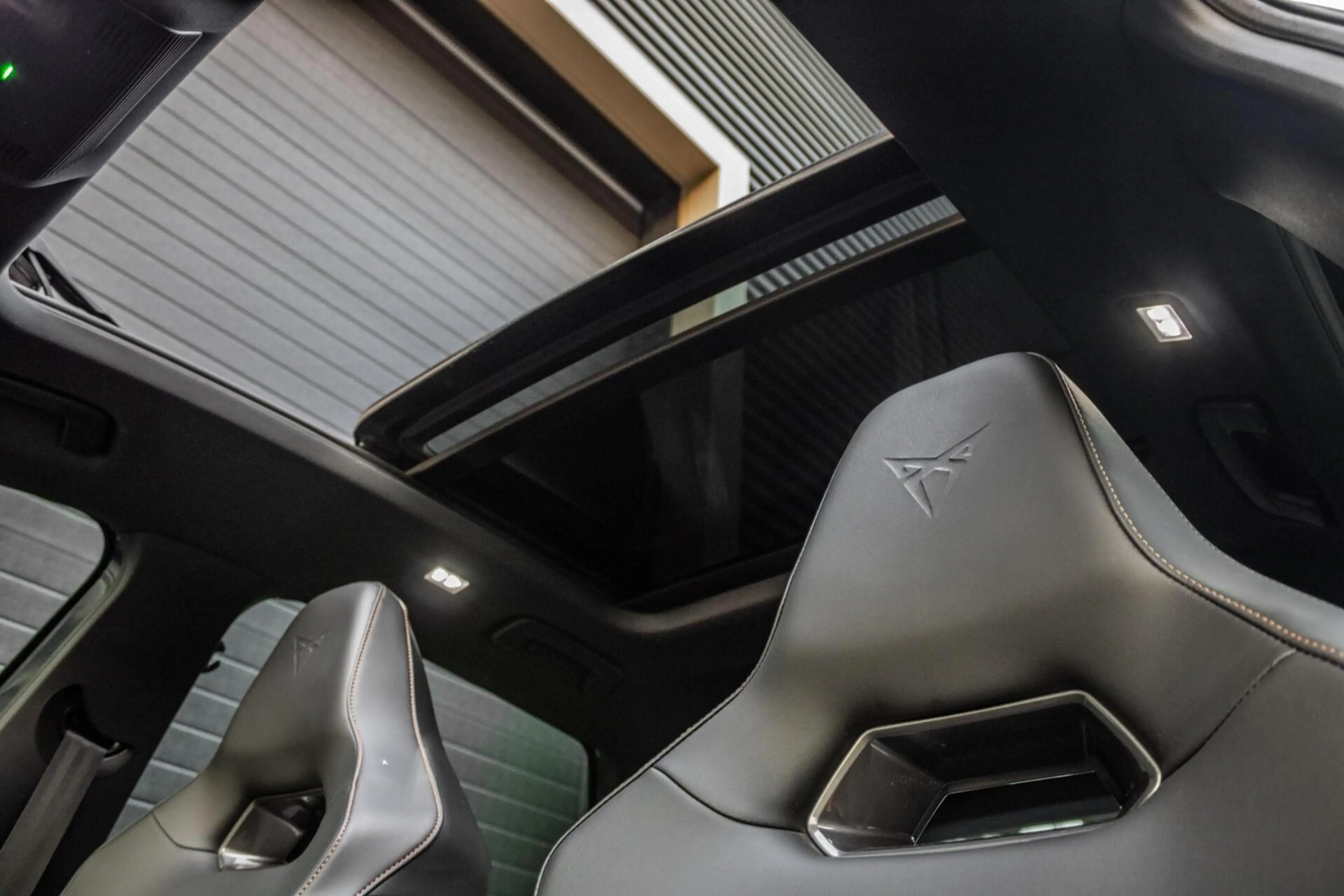 CUPRA Formentor 1.4 e-Hybrid VZ-Performance | PANO | CARPLAY | SCH — photo 27