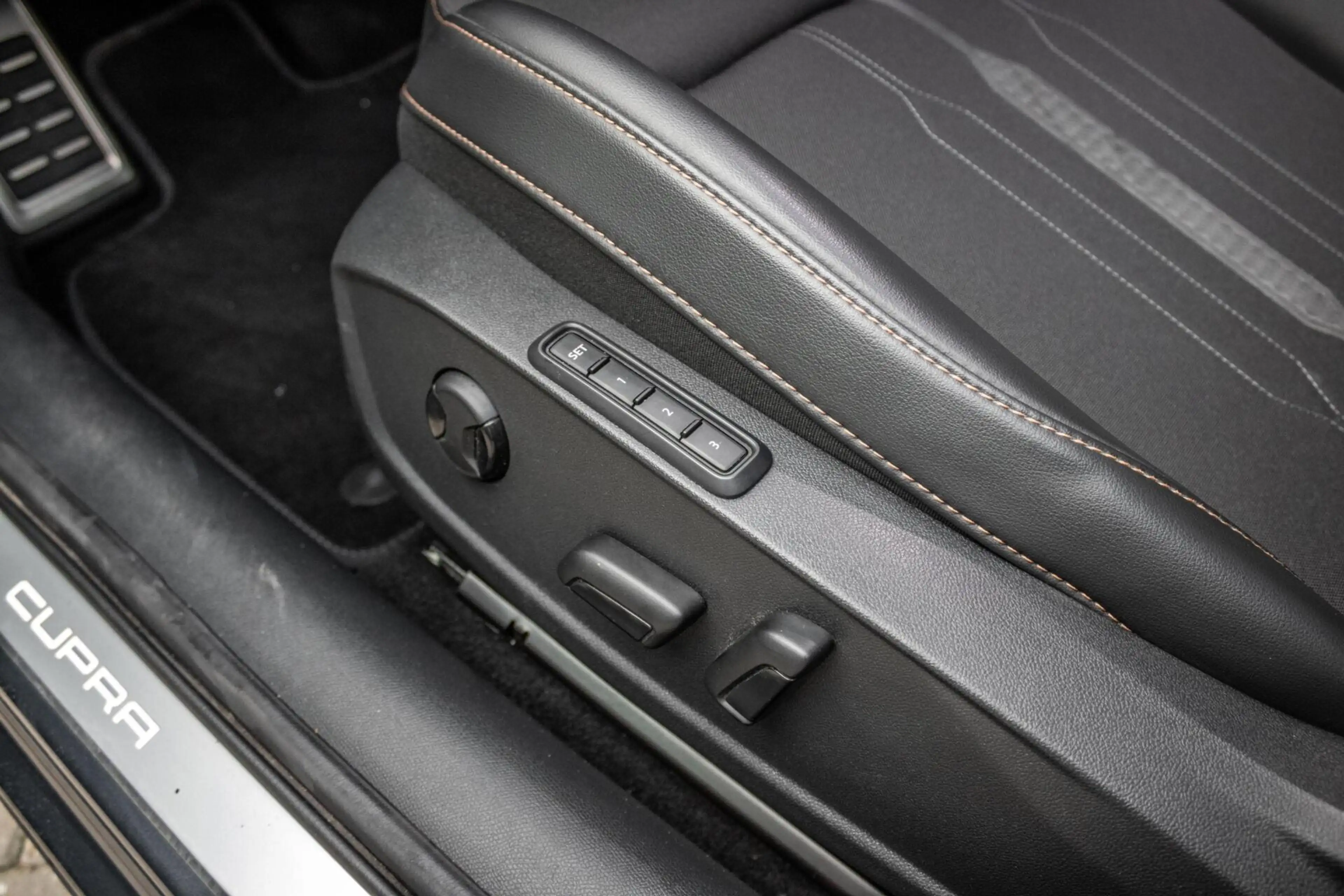 CUPRA Formentor 1.4 e-Hybrid VZ-Performance | PANO | CARPLAY | SCH — photo 23