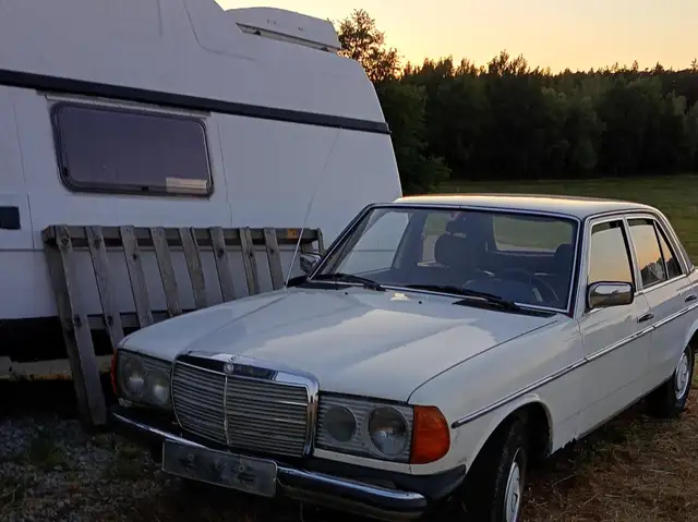 Mercedes-Benz 200 200 D