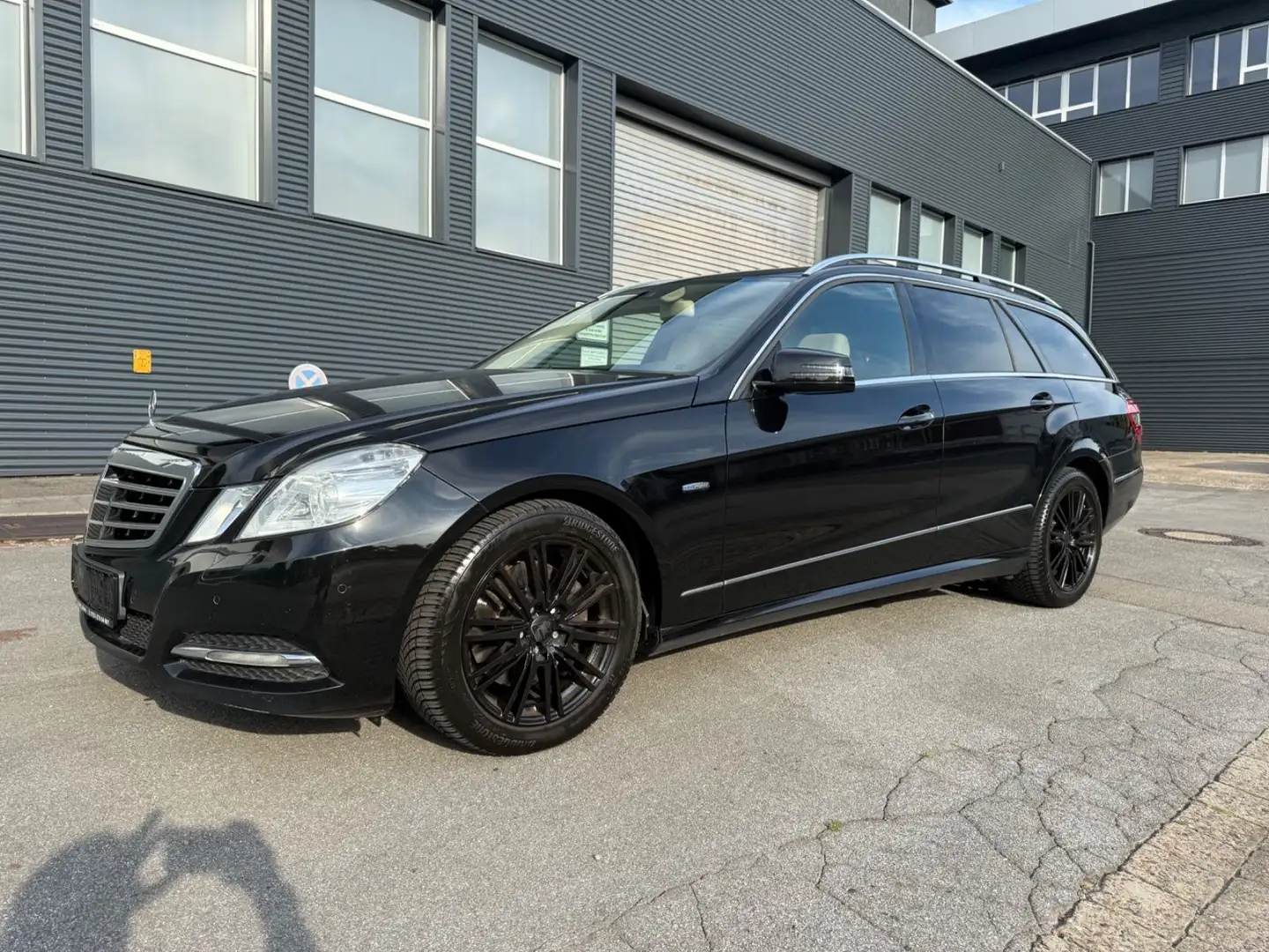 Mercedes-Benz E 350 T Avantgarde Xenon AHK Navi COMAND ACC Noir - 1