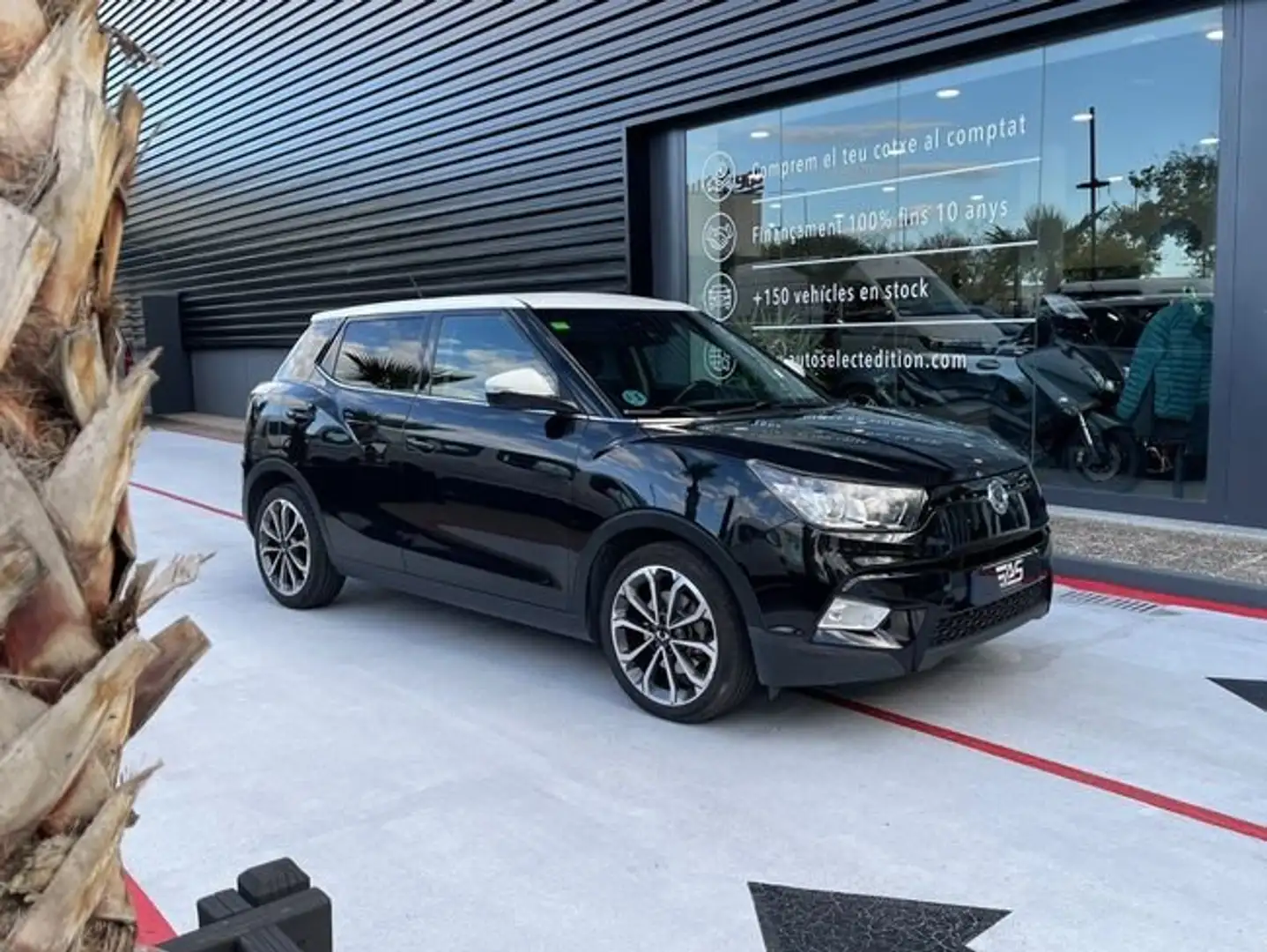 SsangYong Tivoli D16T Premium 4x2 Negro - 2