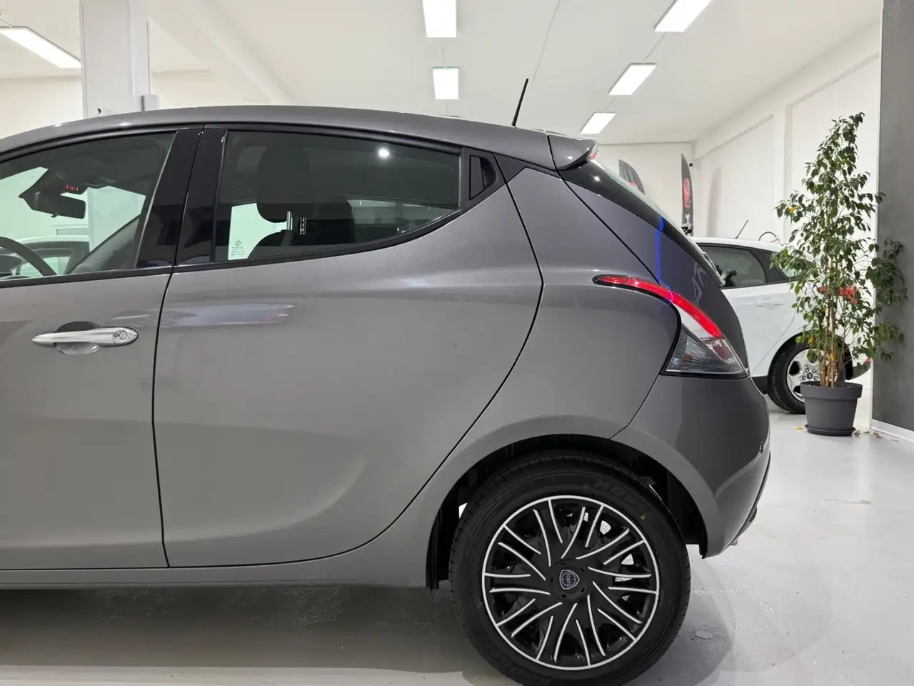 Lancia Ypsilon 2022 — фото 8