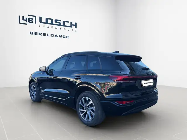 Audi E-Tron view 5