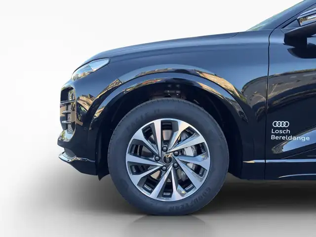 Audi E-Tron view 8